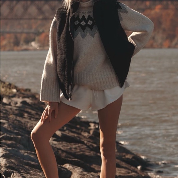 Varley reversible elios Black Puffer Vest - Picture 2 of 6